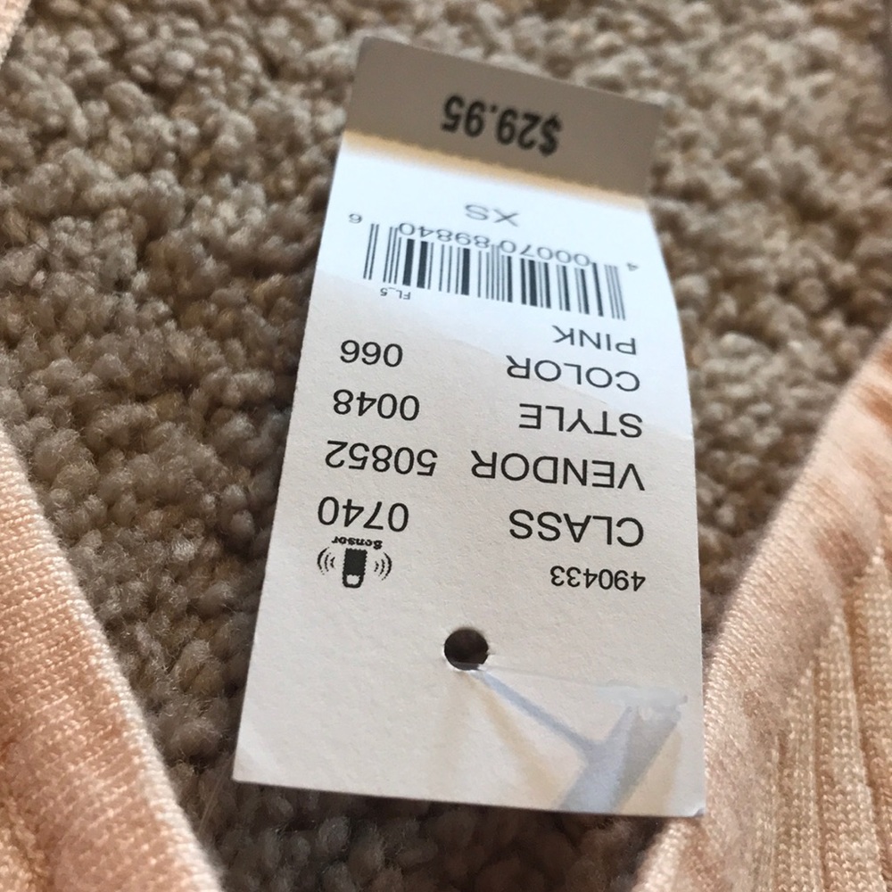 🔴LAST CHANCE 🔴
NWT Kendall & Kylie tank - Picture 3 of 7